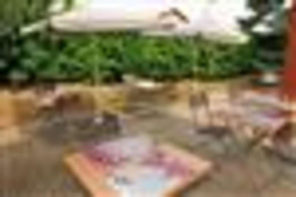 Campanile Moulins Avermes Restoran gambar