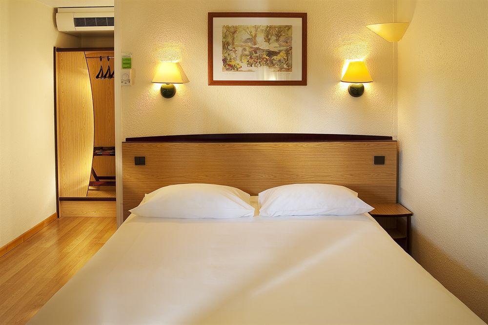 Campanile Moulins Avermes Bilik gambar