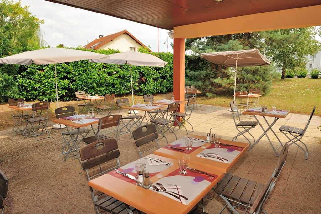 Campanile Moulins Avermes Restoran gambar